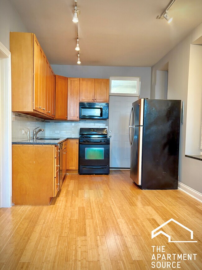 Building Photo - 1844 W 18th St