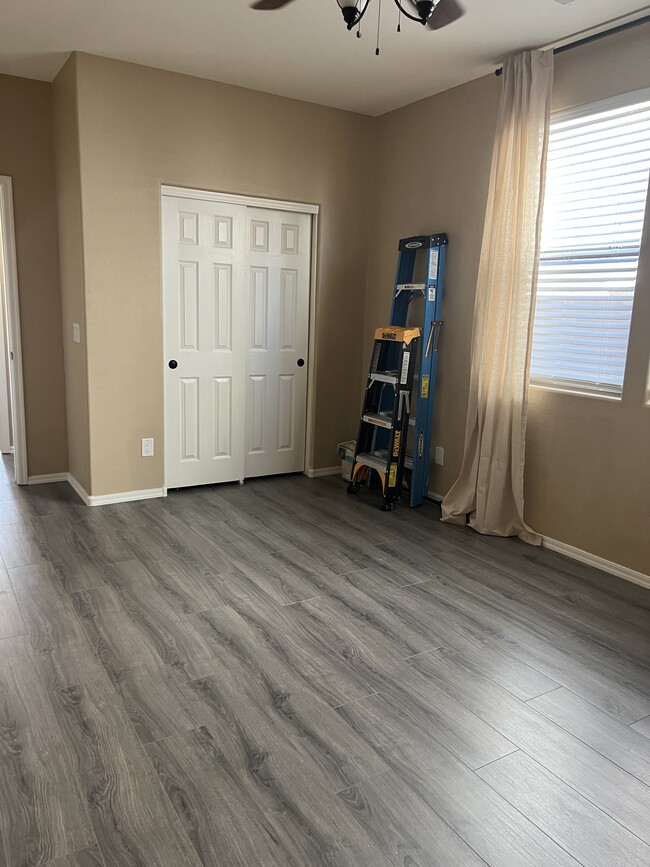 Large bedroom - 12127 W Lone Tree Trl