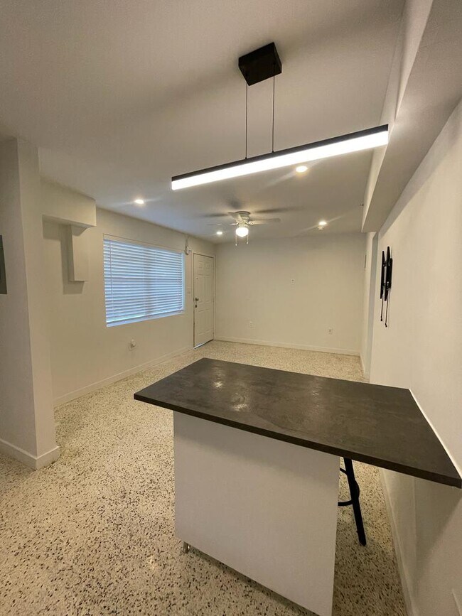 Foto del edificio - 560 1st St Apartments