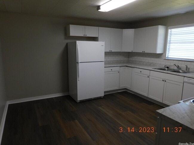 Building Photo - 2607 Meadowlake Rd