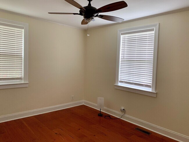 Building Photo - 4820 Parkside Dr