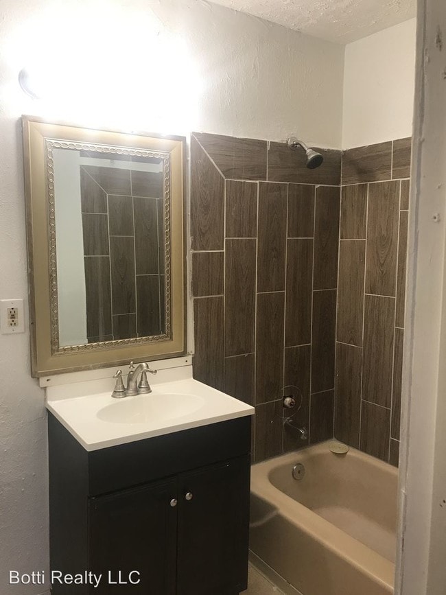 Building Photo - 4131 Eastridge Dr