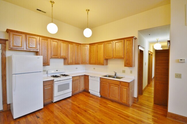 Building Photo - 1808 W Patterson Ave