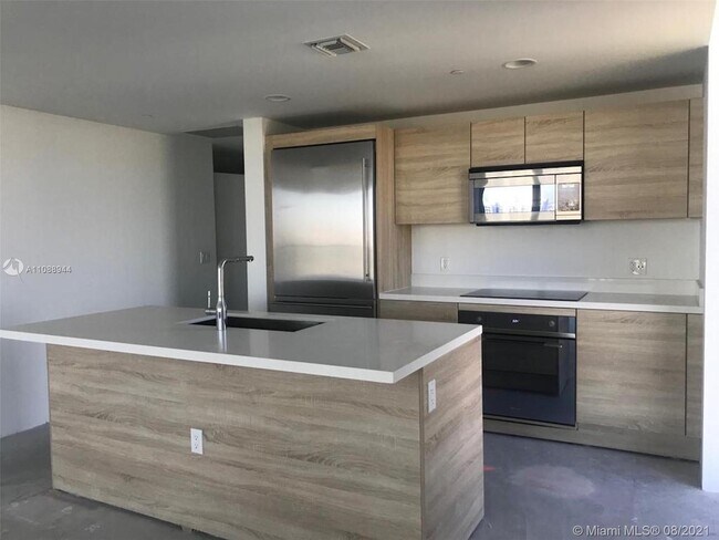 Building Photo - 16385 Biscayne Blvd