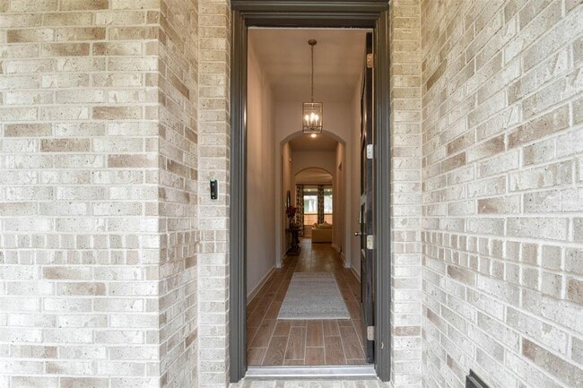 Building Photo - 128 E Cascade Heights Dr