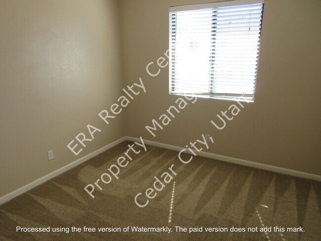 Building Photo - 467 N 300 W