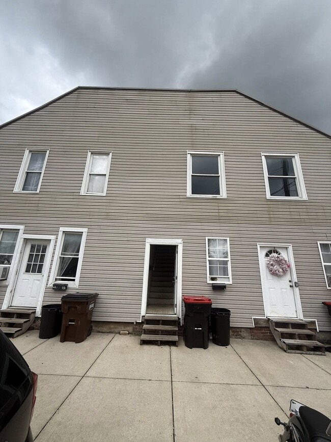 Building Photo - 18 3rd St