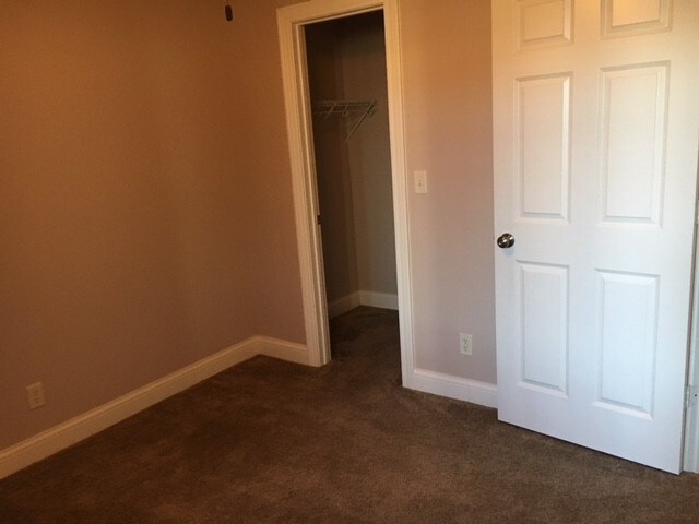 Foto principal - 918 E James St