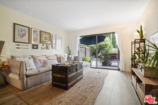 Foto del edificio - 6472 Cavalleri Rd