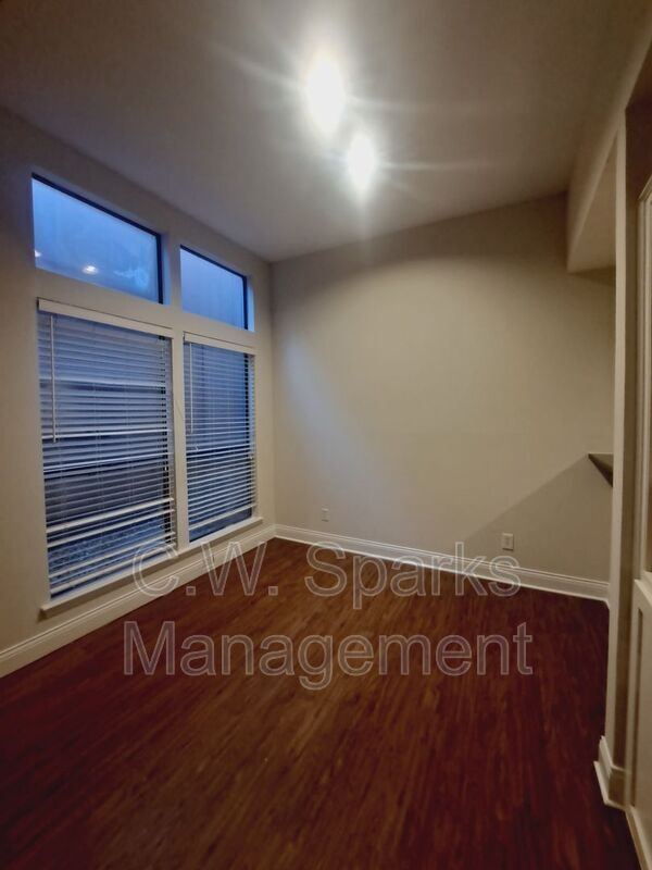 Foto del edificio - 3025 Westforest Dr