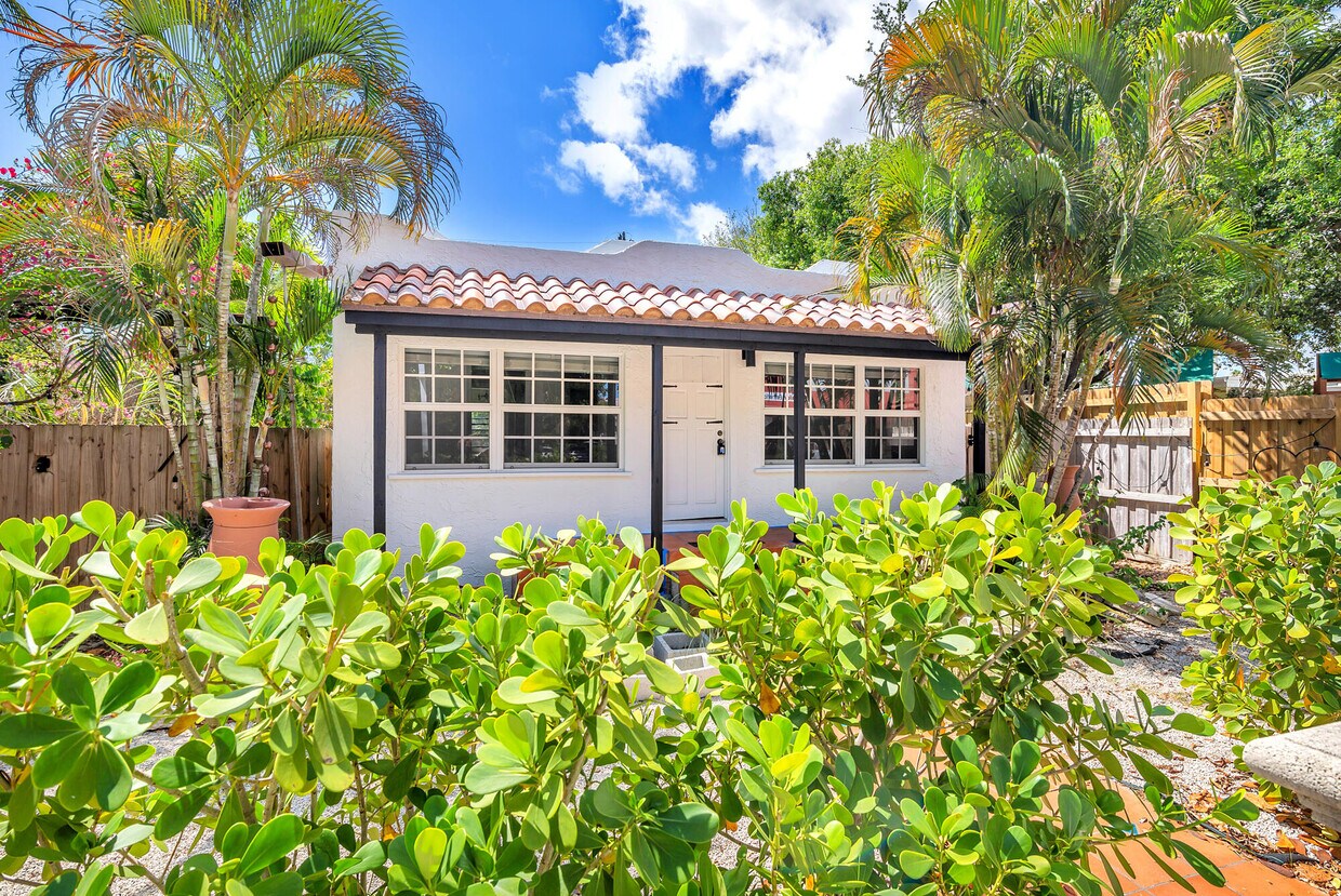 Foto principal - 364 Puritan Rd