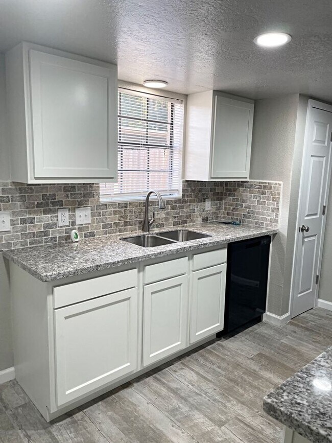 Building Photo - 2700 N 16th St