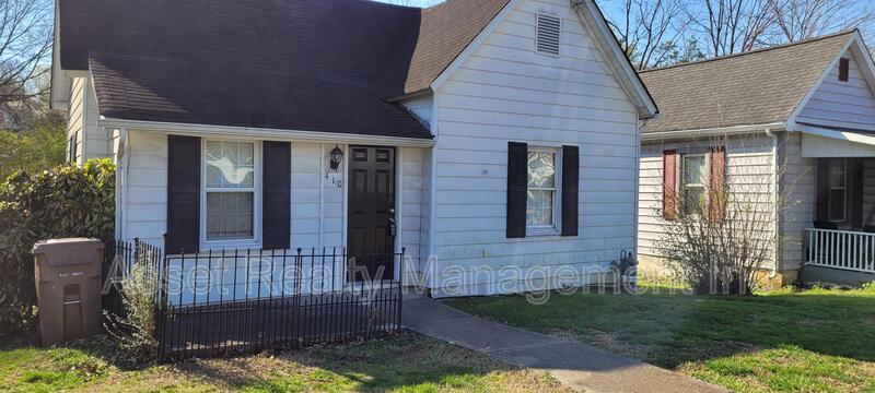 Primary Photo - 410 E Quincy Ave
