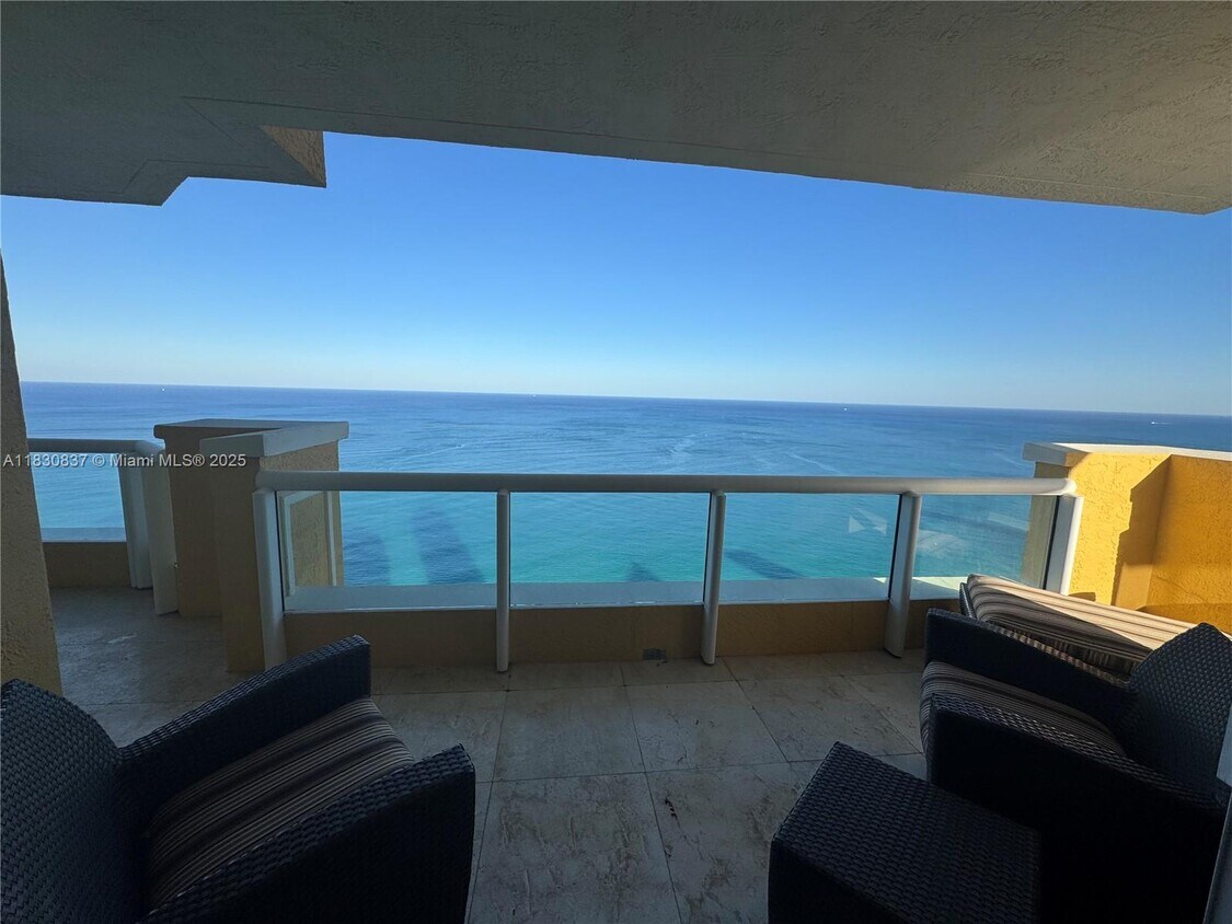 Primary Photo - 17875 Collins Ave