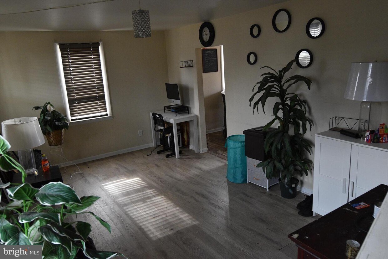 83 Queen Ave, Pennsville Township, NJ 08070 House Rental in