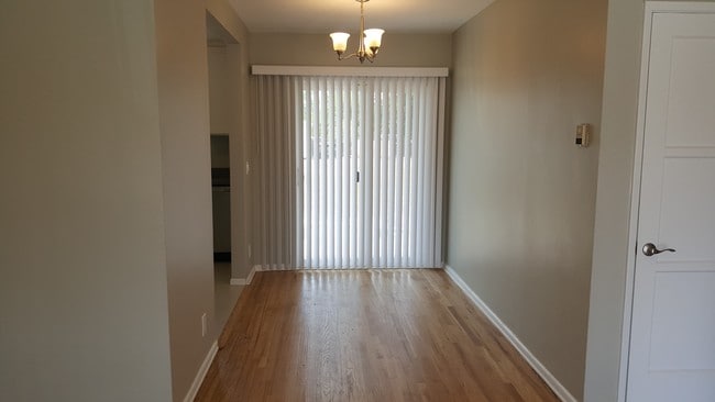 Dinning Room - 20021 Vanowen St