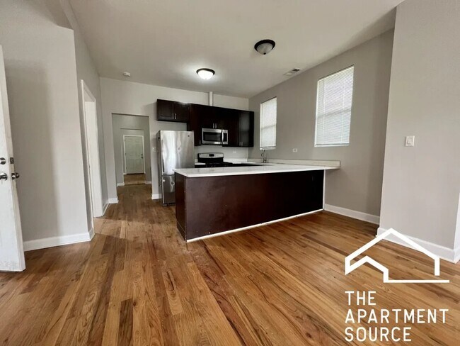 Photo - 3614 W McLean Ave (Chicago, IL) Apartment