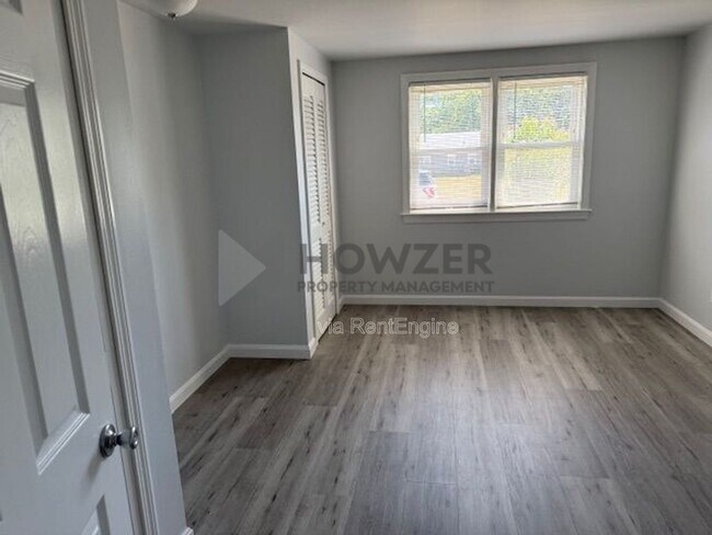 Foto del edificio - 325 Oak Neck Rd