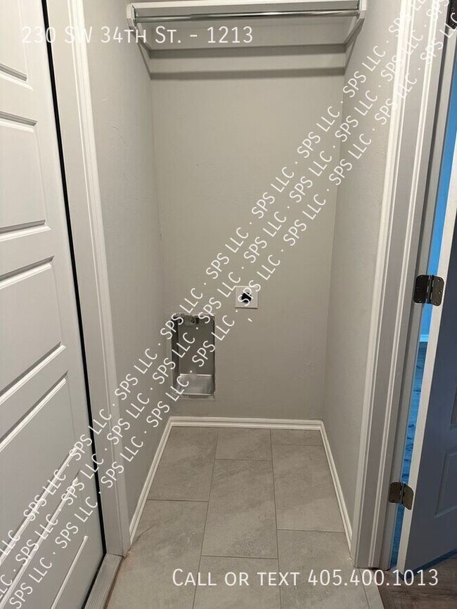 Foto del edificio - 230 SW 34th St