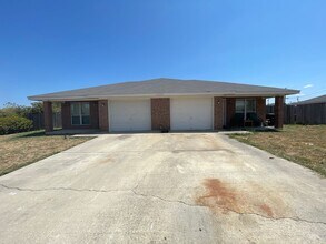 Building Photo - 2609 Vernice Loop