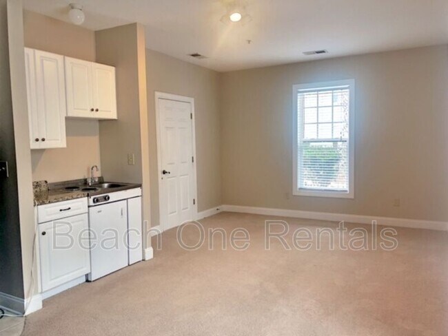 Building Photo - 116B Cypress Point Ct