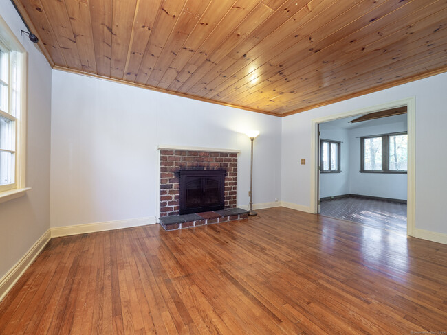 Building Photo - 27 Woodland Way