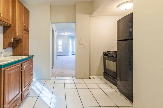 Building Photo - 3 br, 1.5 bath House - 372 Cook Avenue E