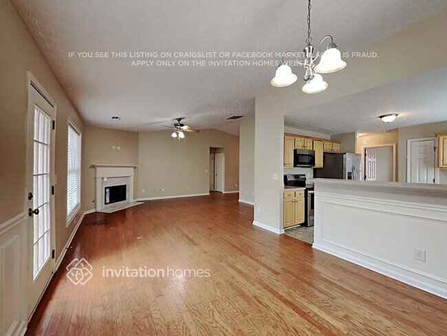 Building Photo - 141 N Square Ln