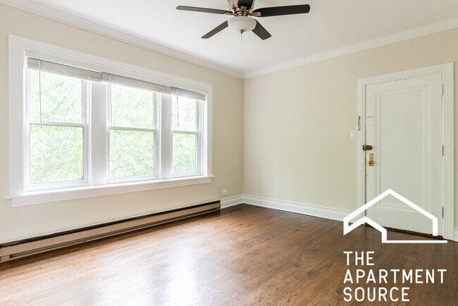 Photo - 648.5 W Roscoe St Apartment