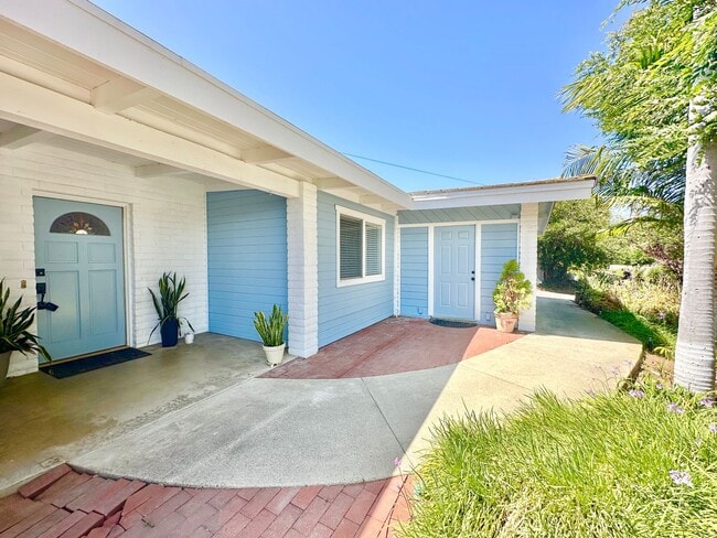 Building Photo - Beautiful Home, in Quiet Country Setting, Large, Private, Fenced Yard Space, with Landscaper Incl...