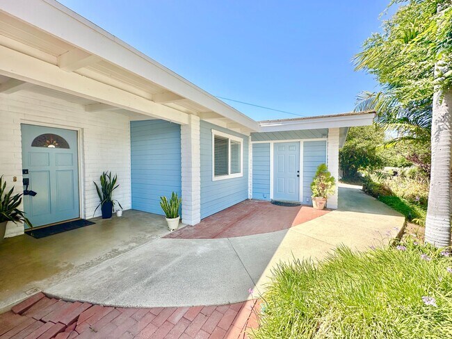 Foto del edificio - Beautiful Home, in Quiet Country Setting, Large, Private, Fenced Yard Space, with Landscaper Incl...