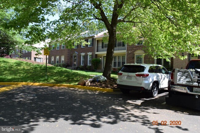 Building Photo - 5627 Sutherland Ct