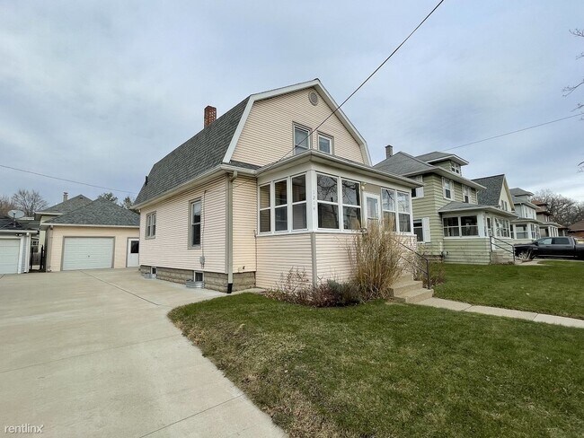 Building Photo - 3 br, 1 bath House - 1214 Forest Ave