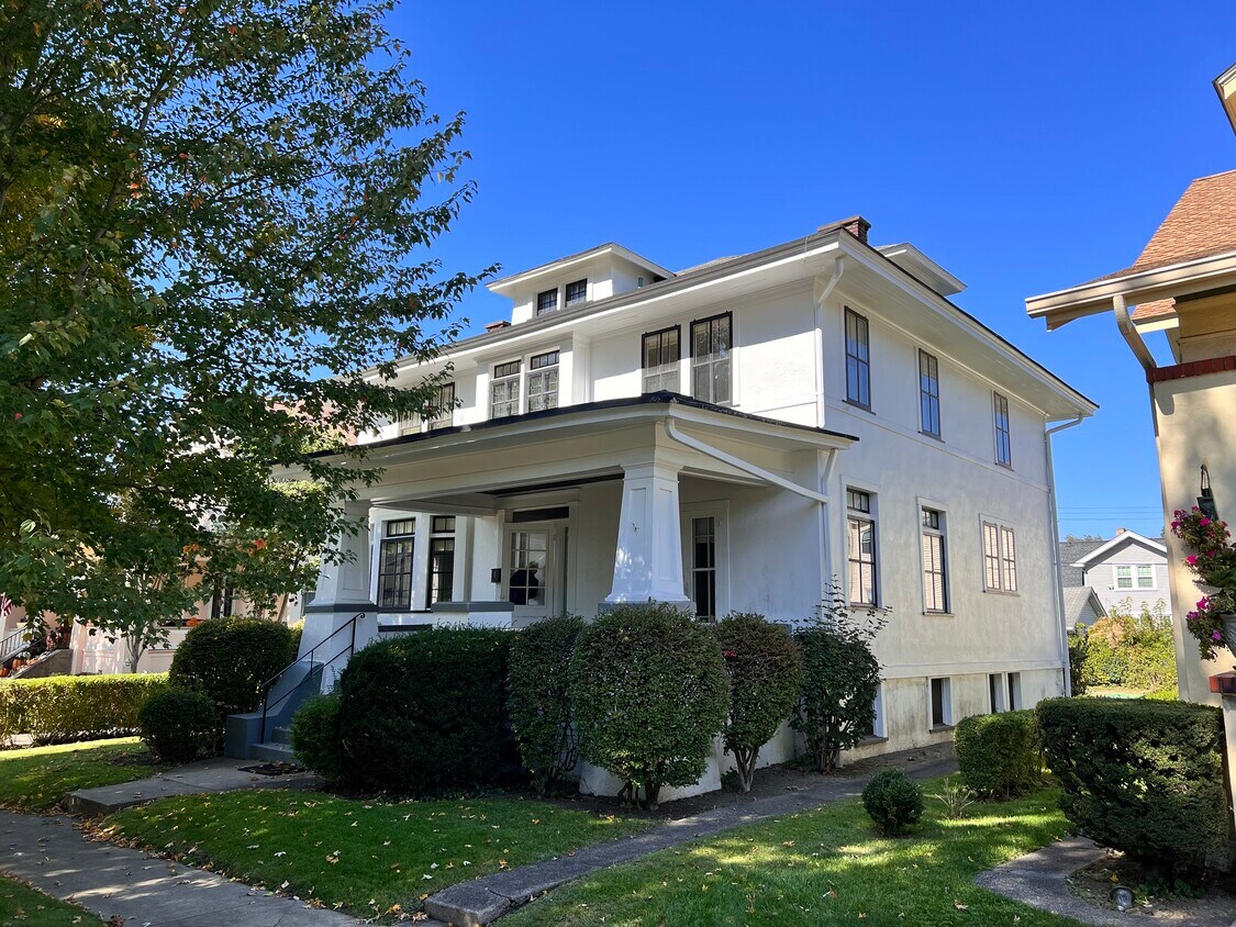 Primary Photo - 6 Linden Ave