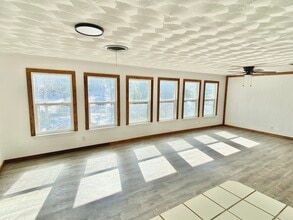 Building Photo - 405 Mary Dr