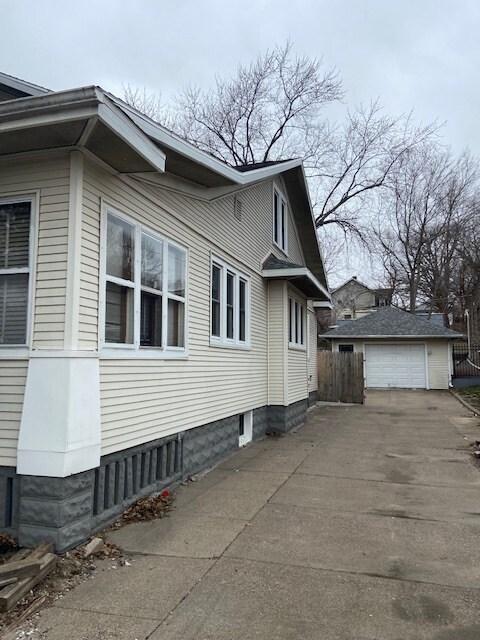 Building Photo - 2104 Camanche Ave