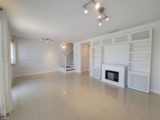 Building Photo - 2 br, 2 bath Townhome - 3874 SW 107th Ave