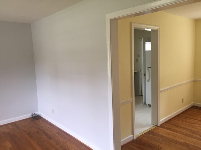 Building Photo - 1011 Willow Lawn Dr