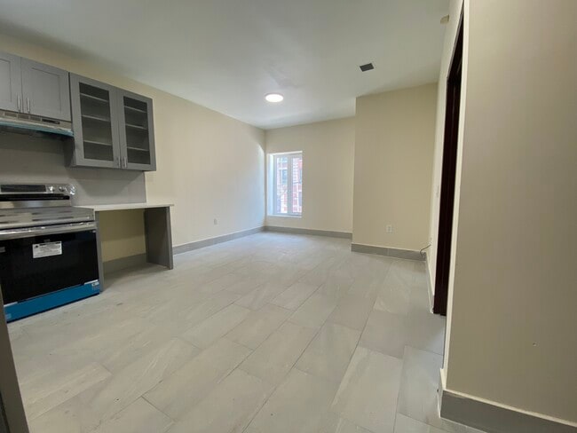 Foto del edificio - 1527 Bryant Avenue