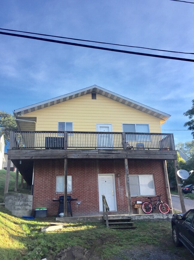 Building Photo - 200 Highland Ave