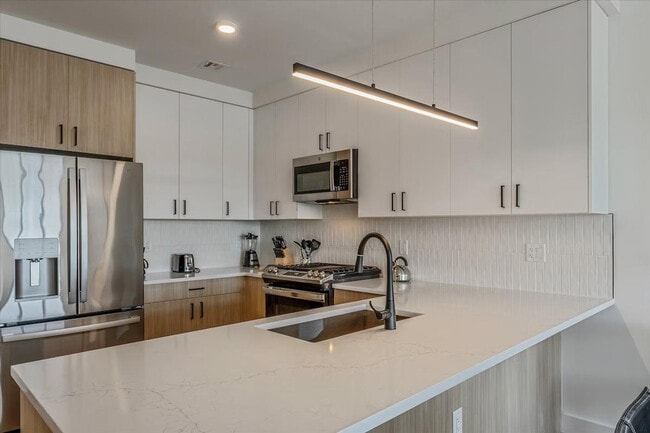 Foto del edificio - 365 Terhune Rd