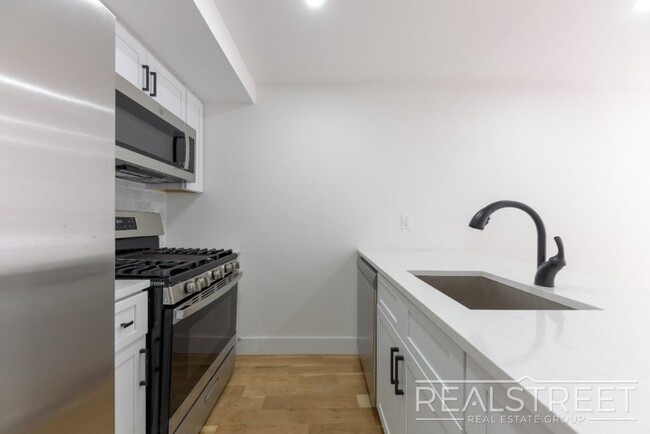 Foto del edificio - Stunning Brand New 2 Bed Duplex with Backy...