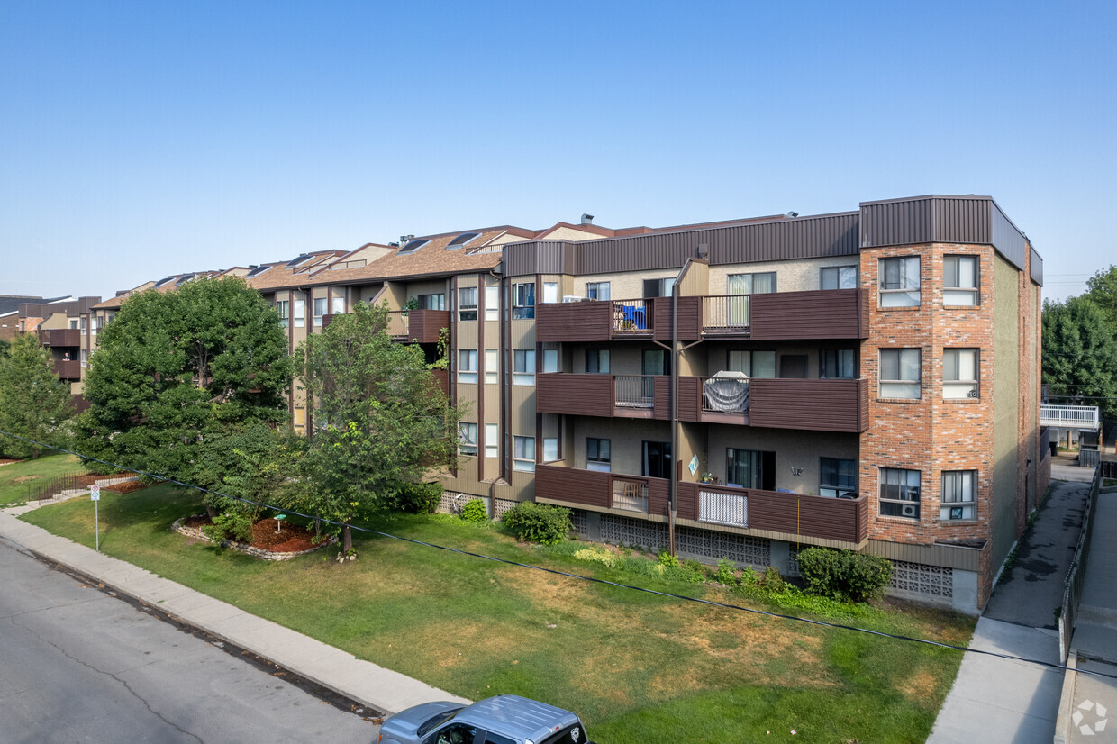 Primary Photo - Chinook Terrace