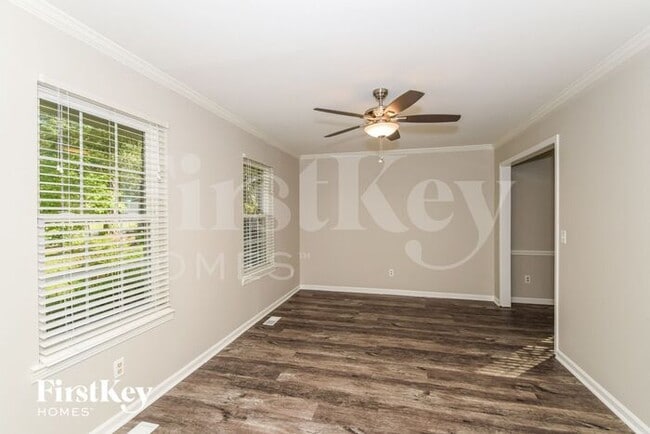 Building Photo - 2207 Vicki Dr