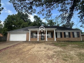Building Photo - 2777 Chiswood St
