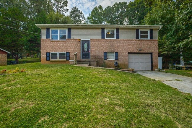 Photo - 1364 Meadowood Dr- House