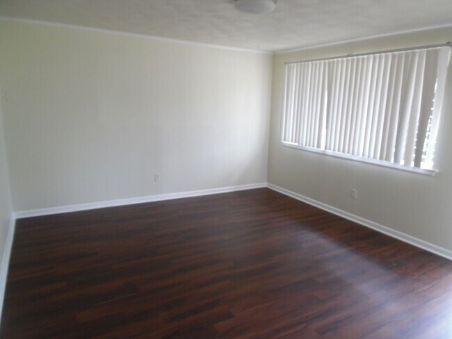 Foto del edificio - Single-family home in Metairie.