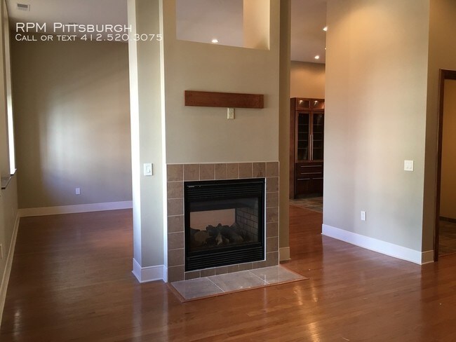 Building Photo - 1822 Harcum Way