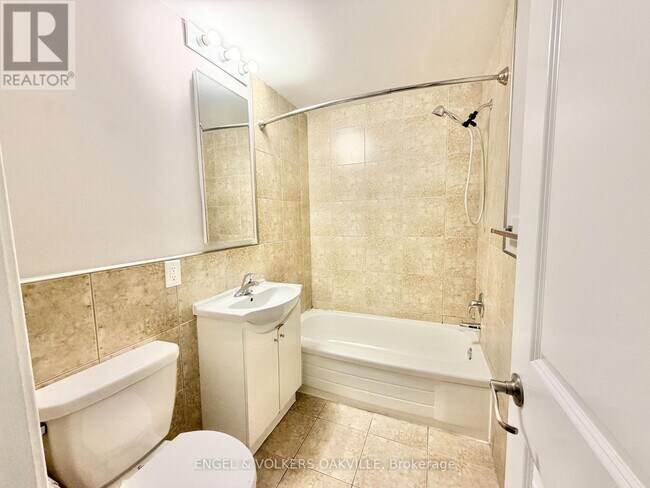 Photo du bâtiment - 15 Thirty Third St
