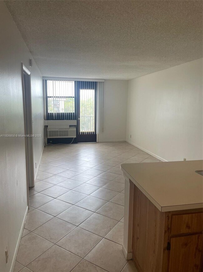 Foto del edificio - 2771 Riverside Dr